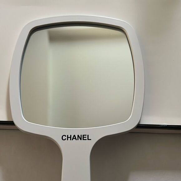 Chanel White Hand Mirror and Case with Box.GWP New - Picture 4 of 6